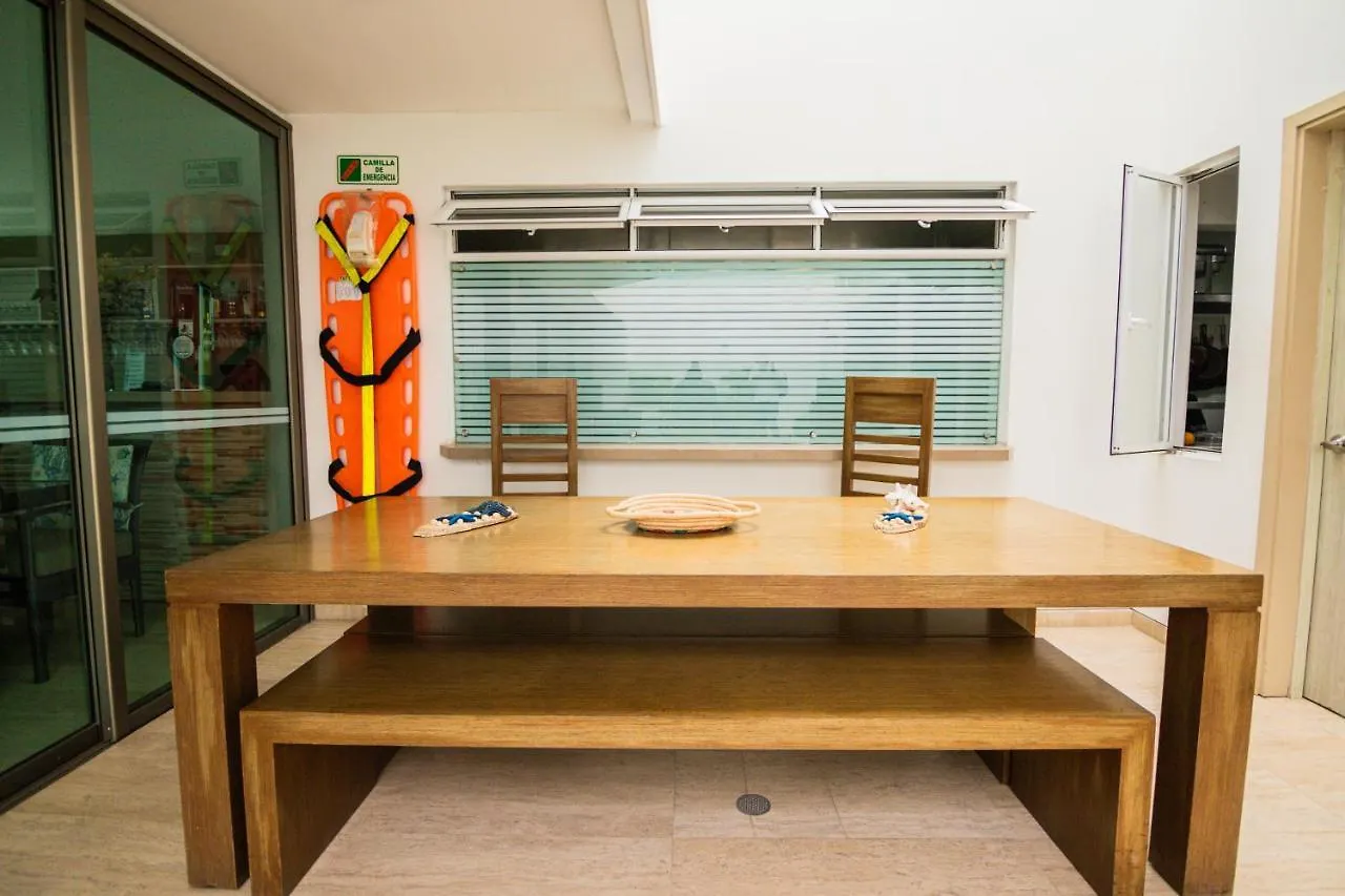 Varanasi Hotel Boutique Aeropuerto Cartagena 4*,