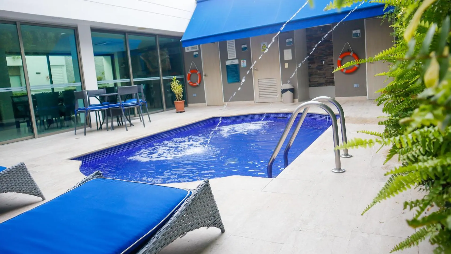 Varanasi Hotel Boutique Aeropuerto Cartagena 4*,
