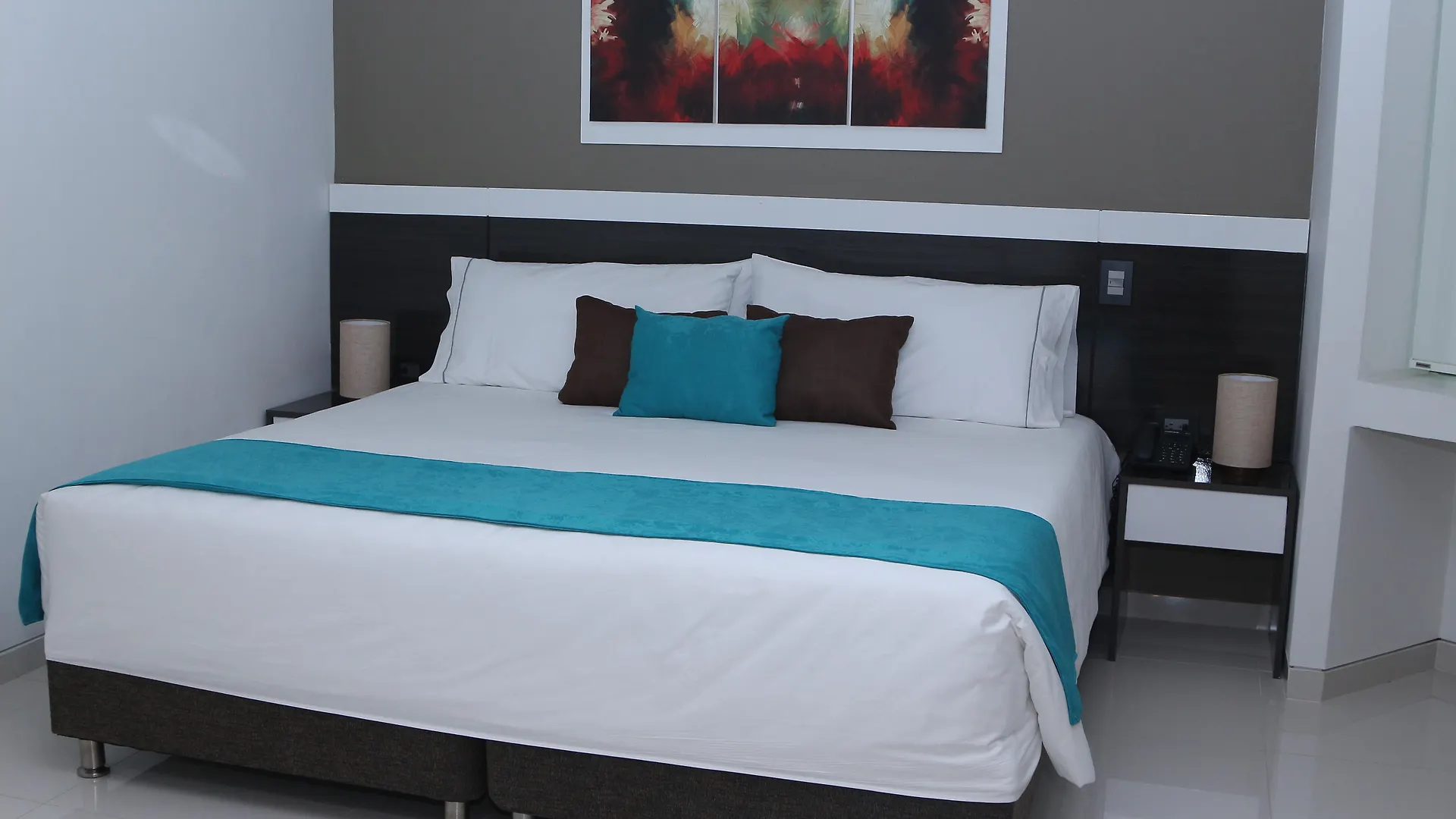 Varanasi Hotel Boutique Aeropuerto Cartagena 4*,