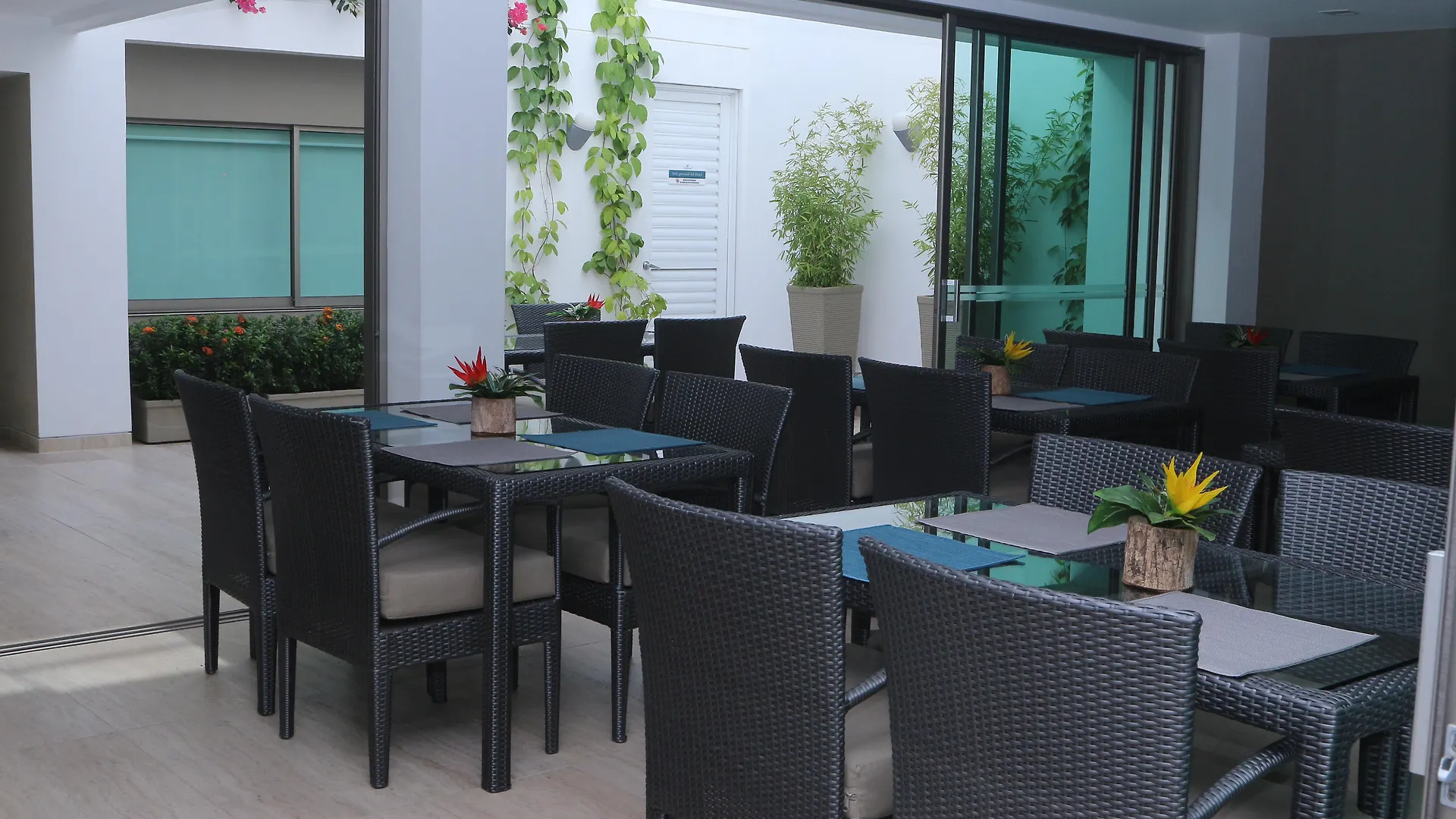 Varanasi Hotel Boutique Aeropuerto Cartagena Colombia